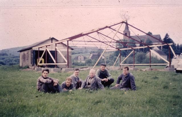 Erster Hallenbau in Eigenleistung