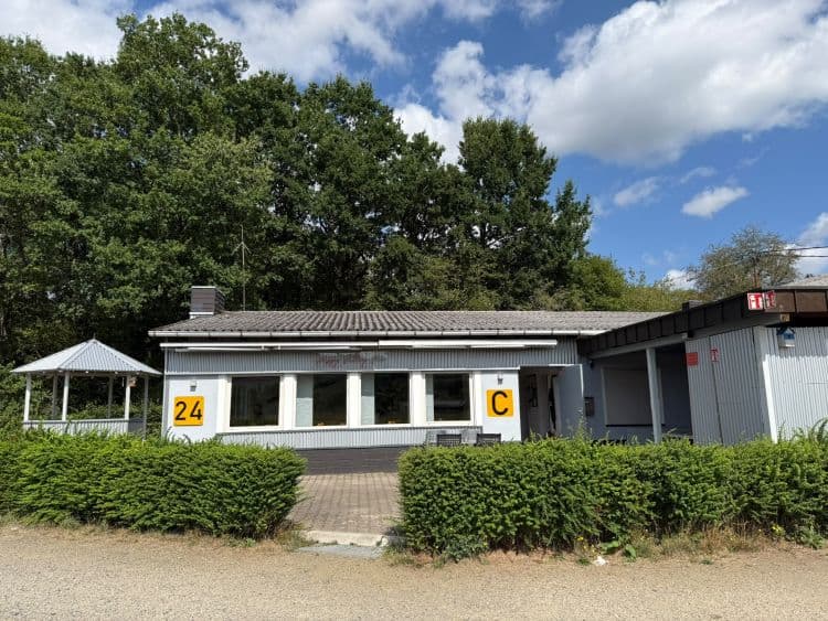 Hallen, Hangars & Vereinsheim